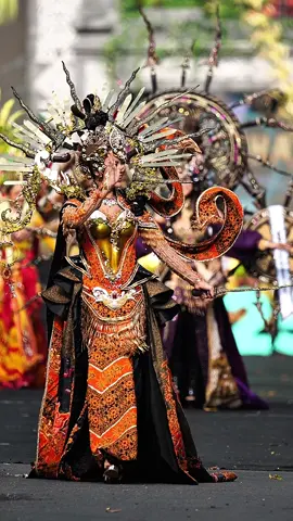 Puteri indonesia 2025 turut memeriahkan BEC 2025 . . #BanyuwangiEthnoCarnival #BEC2025 #pesonaindonesia #banyuwangi #osingdiscovery 