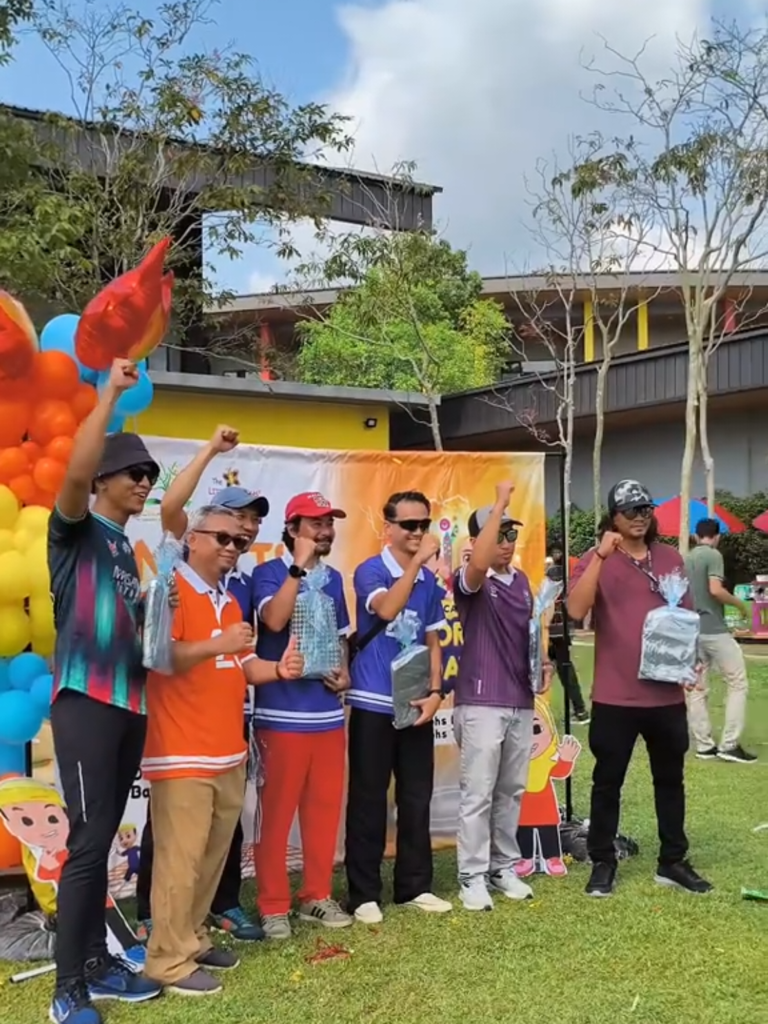 Aksi para bapa semasa Sports Day anak-anak.😄😄 Game 5 : Games for Fathers 🔥Sports Day 2025 - Ignite  🏡Little Caliphs Bandar Rimbayu 🏡Little Caliphs Tropicana Aman #littlecaliphstropicanaaman #littlecaliphsbandarrimbayu #edukhalifah #sportsday #littlecaliphs #PreschoolProgram
