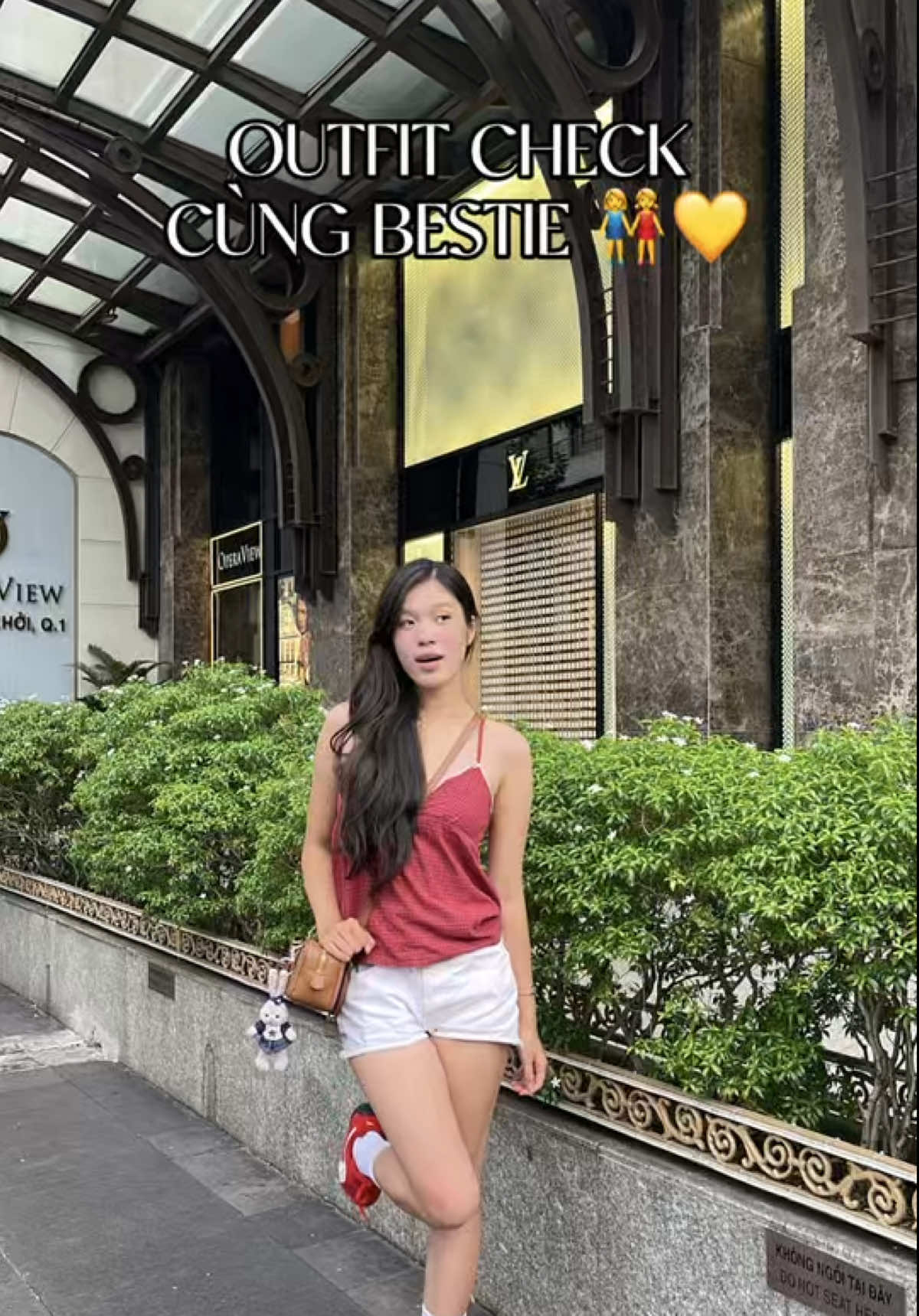 Đi đâu cũng có đôi có cặp nên dùng kem chống nắng cũng phải giống nhau  #bestie #OOTD #outfit #goclamdep #chongnangduongsang #sunscreen #fyp #PondsVn #UVMiracle