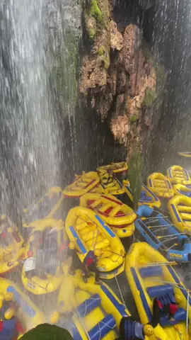 Minggu 13 Juli macetin maszehhh🫡  #songaadventure  #songarafting  #rekomendasiwisataalam  #rekomendasiwisataprobolinggo  #songarafting_probolinggo  #arumjeram  #songaprobolinggo  #rekomendasiwisata  #raftingprobolinggo 