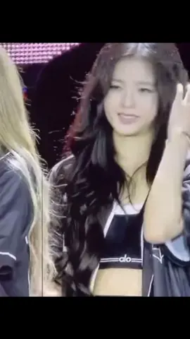 the prettiest i swear #jisoo #jisookim #kimjisoo #visual #beauty #prettiest #deadline #tour #LA #day1 #sooyaink #fyp #viral #kpop #visual 