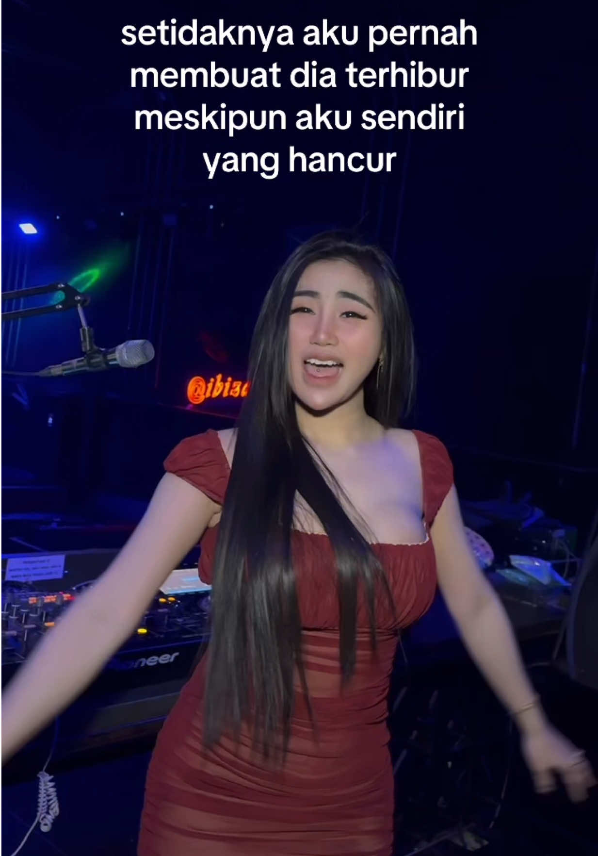 🥺🥺 #djdewionthemix #thequeenoffunkotambyar #ibizasurabaya #djsurabaya 