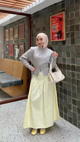 Sebagus itu pas di pake sweater rajutnya pliss😩🫶🏻🫵🏻 #racuntiktok #sweater #ootdhijab 