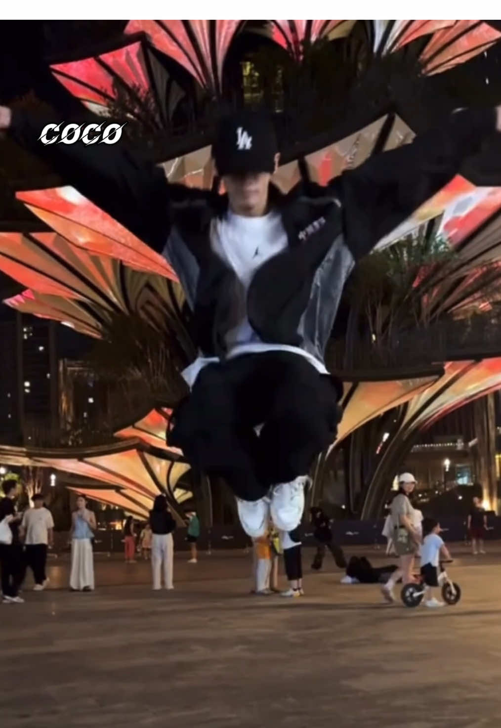 这到底是舞帅还是我帅... BTTF / nctdream  #dance #dancechallenge #douyin_china #douyinboy #boydancer #chinesedancer #dancesong  科科🇨🇳  His name is Coco / 科科 Douyin: 990106kk lovely.dance17 