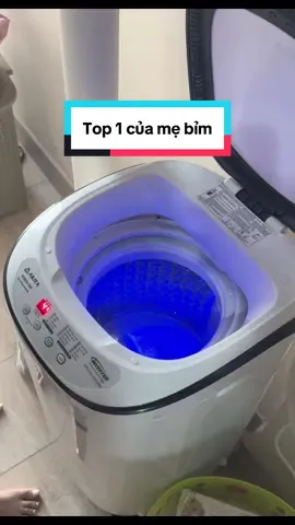 Top 1 thiết bị mẹ bỉm nên mua để giải phóng sức lao động: Máy giặt mini Mình mua của Akita, tối đa giặt 7kg, có chế độ tiệt trùng, vô cùng ưngggg. Đồ em bé nhiều, giặt riêng rất đảm bảo. Với các mom thì sản phẩm nào là Top1 #maygiatmini #bupbubam 