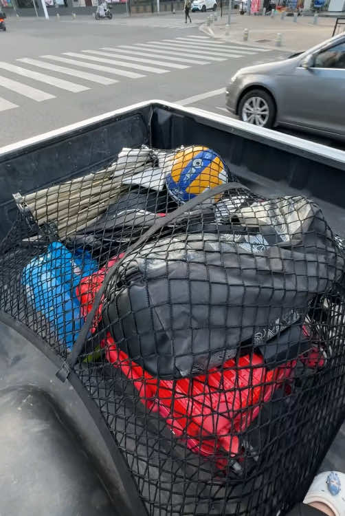 Check out this highly elastic cargo net that holds down your stuff in the back of your truck fastenly. #pickuptruck #truckaccessories #tiktokmademebuyit #cargonet #carorganization #tiktokshopsummerturnup