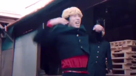 Tuy hơi hèn nhưng anh mạnh😂#capbaitrung #abcxyz #...#xuhuong 