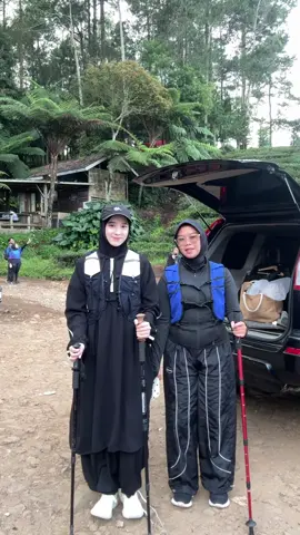 awalnya fomo ko lama lama asik juga jadi pengen lagi  #gunung #upashill #upashillssukawana #muslimah 