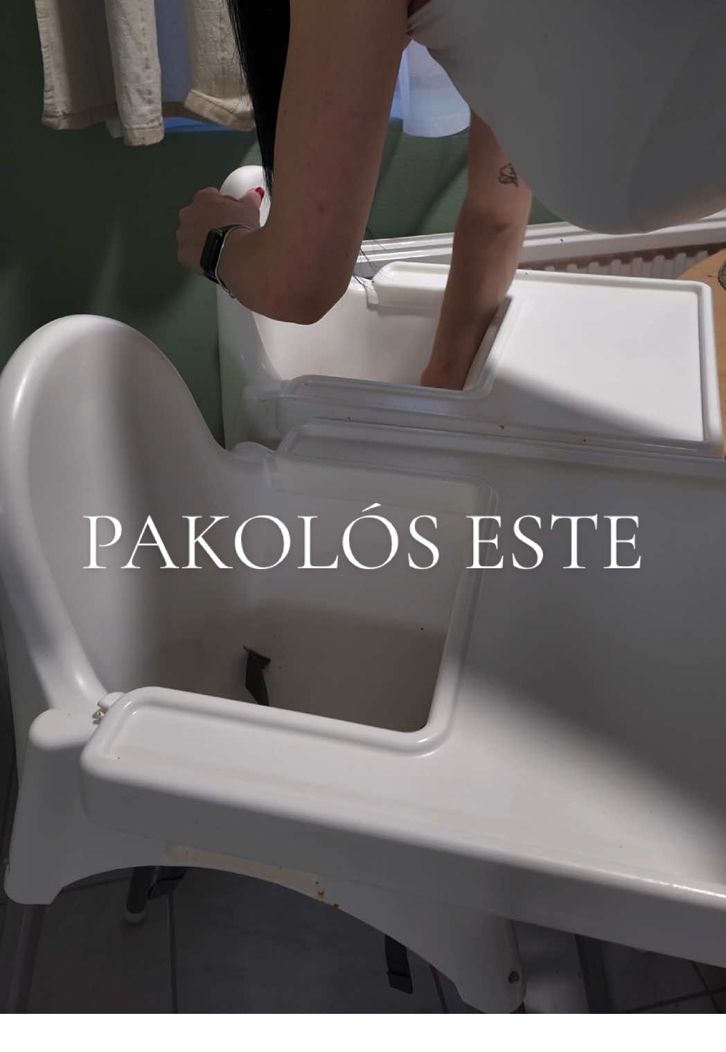 ki mikor, hogy szokott elpakolni, rendet tenni?  ja igen, ez a videó NEM “takarítós poszt”… ez nem takarítás csak pakolás, a dolgokat a helyére teszem 🫶🏻😂  #fy #neked #nekedbe #foryou #fyp #foryoupagе #nekedbelegyen #nekedbeakaromlatni #mom #momlife #twins #twinsmom #twinsoftiktok #anya #anyavagyok #ikrek #ikreimvannak 