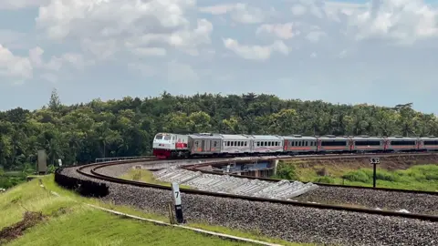 besok sekolah? gwe bilej 😂🤙 #fypシ゚viral #xybca #xyzabc #CapCut #kereta #fypppppppppppppp #keretaapiindonesia #keretaapikita #railfans #railfansindonesia #fyp 