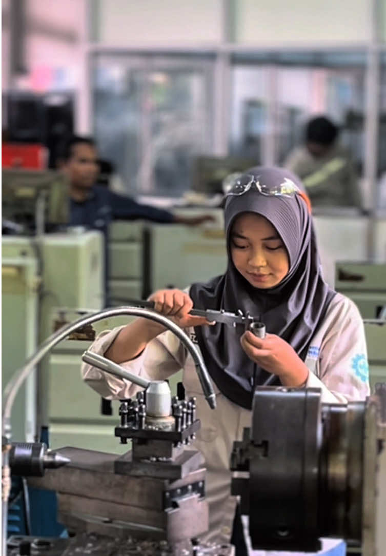 #politeknikatimakassar #bubut #teknikmesinstrong🛠🔩 #fyp #CapCut 