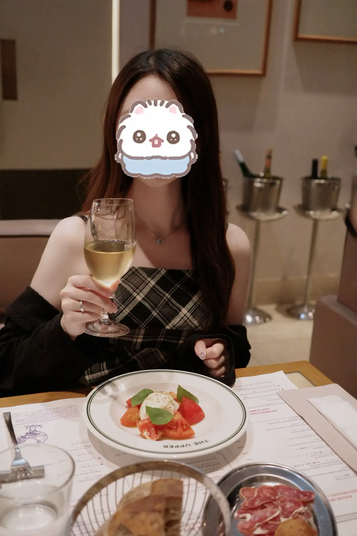 最近よく行く丸の内🫧 店内の雰囲気も良くてコースの満足感がすごい😴 前菜もメインもデザートも選べて、2人で気になるもの別々に頼んでどっちも食べれるのが嬉しい☺️ パテとステーキが本当に美味しかった💖 デザートのテリーヌはすごく濃厚でさらに満腹になった🥱テラスもデートにぴったりな雰囲気だったから秋頃になったらまた行きたいな♡次はテラスで👶🏻🌙#01 #丸の内グルメ #丸の内カフェ #丸の内ディナー #丸の内デート #theupper #東京グルメ #東京カフェ #東京駅グルメ #東京駅ディナー #東京駅デート #andmarry #アンドマリー 