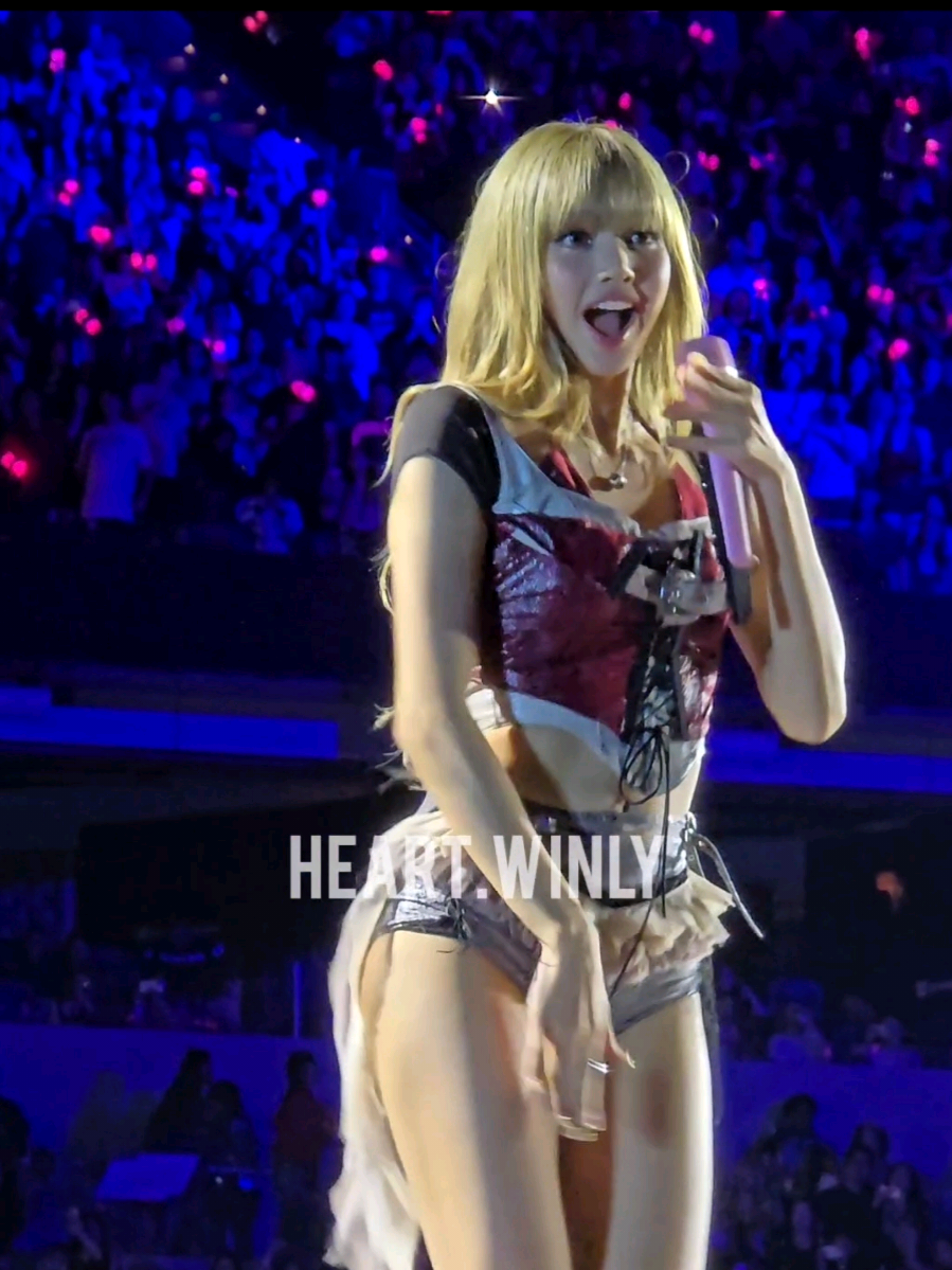 AS IF IT'S YOUR LAST!! BLACKPINK IN LOS ANGELES!! @blackpinkofficial #blackpink #Lisa #Rose #blackpinkdeadline #blackpinkinla #blackpinktour #deadlinetour #kpop #kpopfyp #fyp #losangeles 