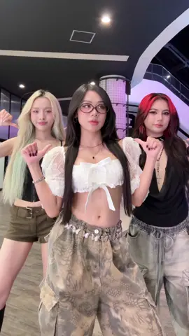 3 chị này dẻo đều quá 😌 @Thư Thor ᐢ. .ᐢ @Lùn mà cháy 🔥  #changchoichang #tiktokdancevn 