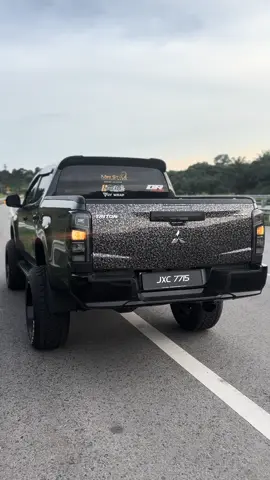 Merah Jambu 😏💁🏻 #diesel #trend #dieselpower #turbodiesel #dieselracing #rallyart #hks #cywrap #aurora #summax #12jj020 #triton 