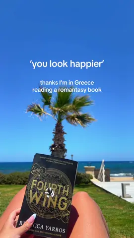 Is there anything better than being on holiday with a good book?? #BookTok #fourthwing #reading #romantasy #holiday 