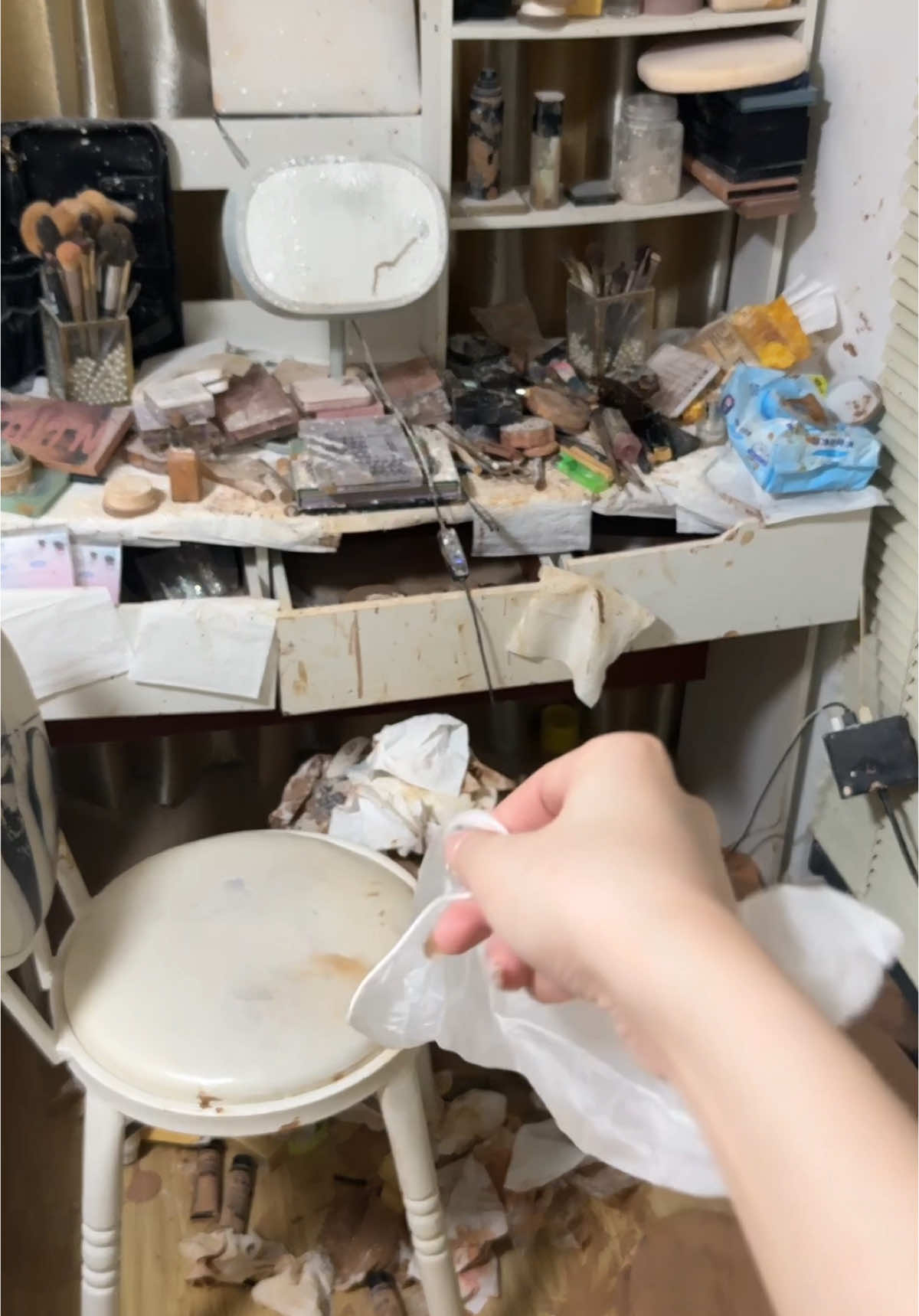 Makeup place,decompression#decompression #removemakeup #makeup #makeuptutorial #makeuptransformation #foryou #flyp #immersive #makeuptips #douyin #xuhuong