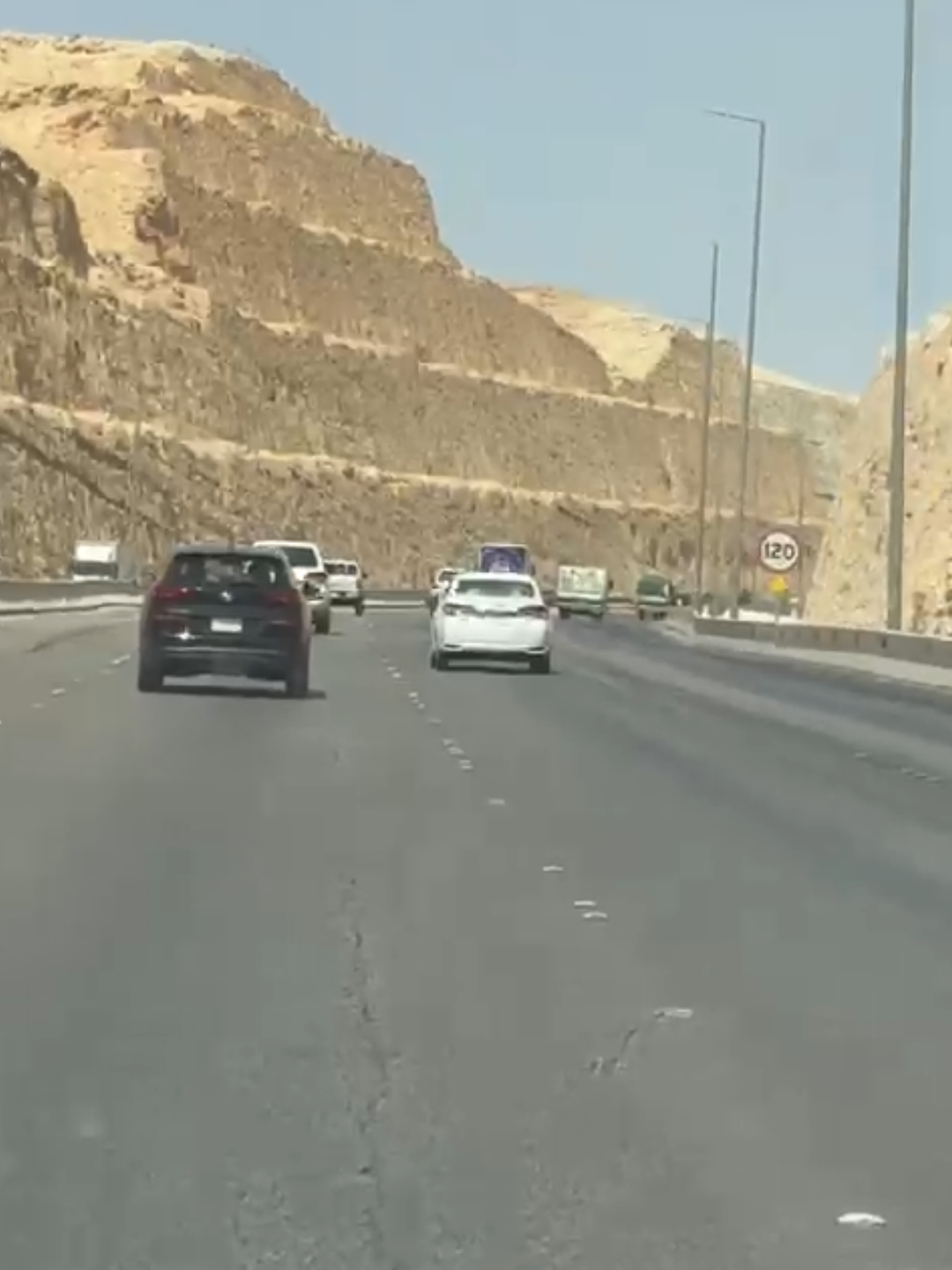 Makkah Riyadh road #saudiarabia🇸🇦 #makkahmadinah🕋 #makkah #CapCut 
