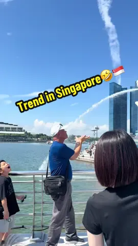 Trend ដែលមិនចេះសាប🤣 #cambodia#khmertiktok#premiumticketexpress#សិង្ហបុរី#singapore#malion#funny#trendinsingapore 
