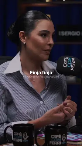 @Café com Ferri | Podcast Quando uma mulher se olha no espelho e vê sua imagem transformada pela maquiagem, ela não está apenas mudando seu visual; ela está fortalecendo sua autoestima e sua confiança. A maquiagem é mais do que apenas um truque estético, ela é uma ferramenta poderosa que pode elevar a percepção que temos de nós mesmos. No momento em que você cuida de sua imagem, você se torna alguém mais confiante, mais segura de suas decisões e mais pronta para enfrentar os desafios que a vida oferece. Não se trata de esconder-se ou de criar uma versão falsa de si mesma, mas de reforçar a sua identidade e de mostrar ao mundo a sua força. A verdadeira potência de uma mulher vai além de sua aparência, mas quando ela se cuida e se apresenta da forma que deseja, ela transmite uma energia única. A maquiagem, os cuidados com a pele, o estilo, são formas de comunicar ao mundo o quanto você se valoriza. Ao fazer isso, você não só se torna mais atraente aos olhos dos outros, mas, mais importante ainda, aos seus próprios olhos. A autoestima que vem de dentro, quando complementada pelo cuidado com a imagem, pode fazer com que você se sinta invencível. A mulher que cuida de si mesma sabe o seu valor e não hesita em mostrar sua verdadeira potência. #autoestima #poderfeminino #confiança #amorproprio #cafécomferri 