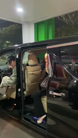 Madam Pang hadir di Stadion Si Jalak Harupat, Kabupaten Bandung, Jawa Barat, untuk menyaksikan pertandingan final Piala Presiden 2025 antara Port FC melawan Oxford United