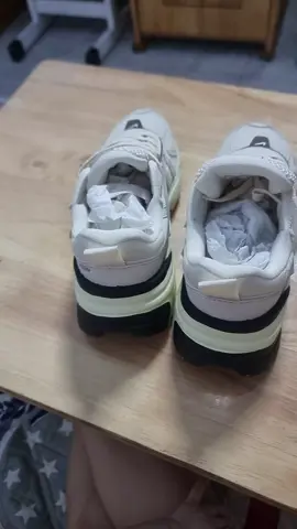 nhà e lại về thêm màu nữa ạ v2k .quá víp quá đỉnh ạ  #giaychaybo #giaychoipickleball #vip #xuhuongtiktok #2hand 