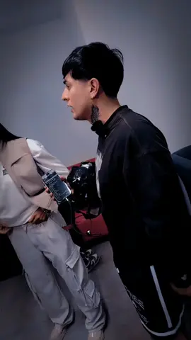 La q pone en línea a todos en #eeg, don de mando y líder @La Banana 🍌 @Diealis 🦊💚 @LLOVERGASS 