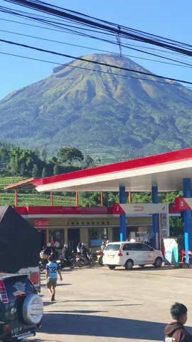 Pom Pertamina terindah diwonosobo dgn view gunung sindoro 😍😍 #wonosobo #wonosobozone #wonosobo24jam #dieng #berandatiktok #pesonaindonesia #masukberandafyp #viraltiktok #trending #foryoupage #4u #fypage #fypシ゚viral #fypシ゚ #fyp 