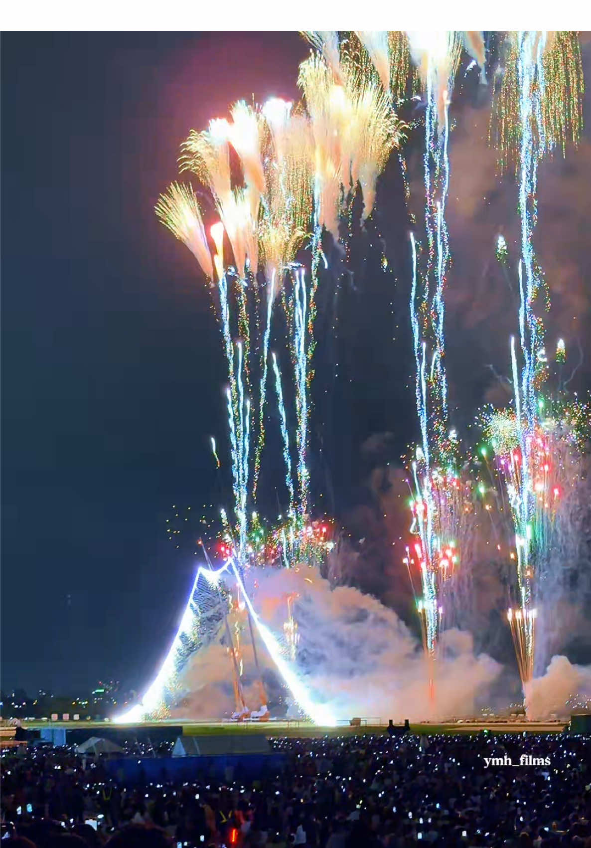 Are you in Tokyo this August? If so, you’re in luck! The Edogawa Fireworks Festival 2025 is set for Saturday, August 2nd, from 7:15 PM - 8:20 PM along the Edogawa River banks near Shinozaki Park. From Shinjuku Station: Just hop on the Toei Shinjuku Line direct to Shinozaki Station (S20).  It’s about a 40-45 minute ride, then a 15-minute walk to the fireworks! It gets super crowded, so arrive early and prepare for an incredible summer night! #edogawahanabi #firework #江戸川花火大会 