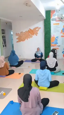 Siapkan diri untuk persalinan yang lebih positif serta percaya diri dengan Prenatal Yoga bersama saya, Instruktur bersertifikat dan berpengalaman At Klinik Bd Laely #bidanandhien #bidanindonesia #bidandepok #prenatalyoga #prenatalyogadepok #instrukturyoga 