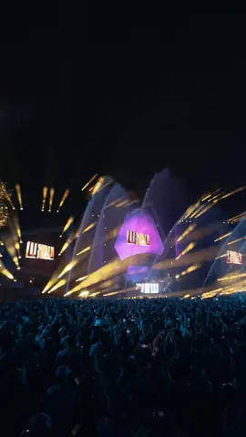 We turned the honmoon GOLDEN at the festival 🥹✨ #kpopdemonhunters #huntrix #electronicmusic #remix #festival #wandw #wandwmusic