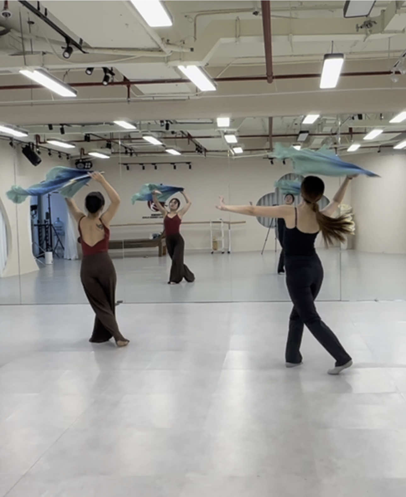 Thiên lý giang sơn đồ (gương) phiên bản ná thở 😅😅😅 #muacotrang #muacotrangtrungquoc #chineseclassicaldance #thienlygiangsondo #mua 