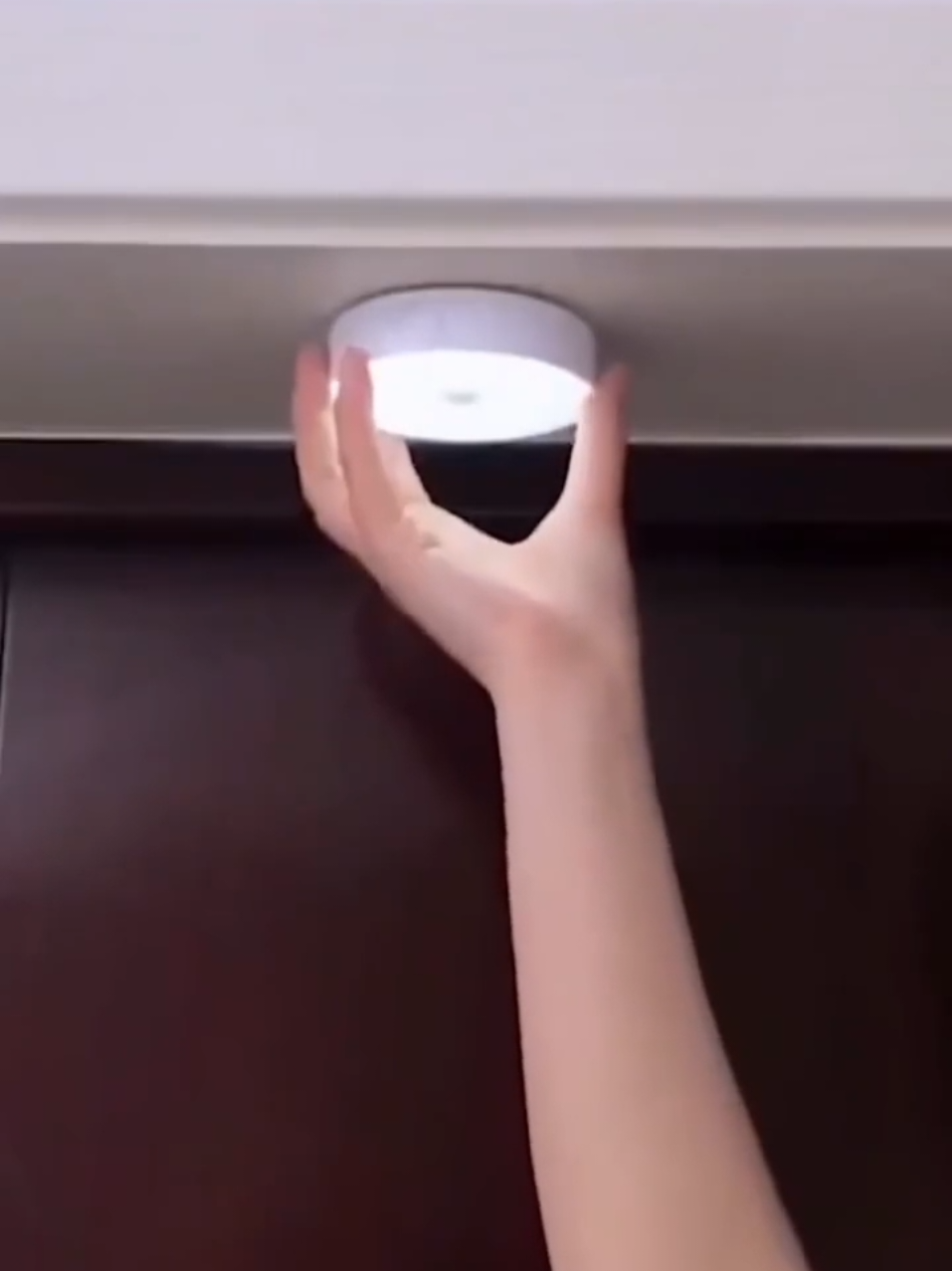 Link nos comentarios Luminárias Led Sem Fio com Sensor de Presença USB Recarregável Luz Quente e Fria #ledsensor #iluminaçãointeligente #luzsemfio #casapratica 