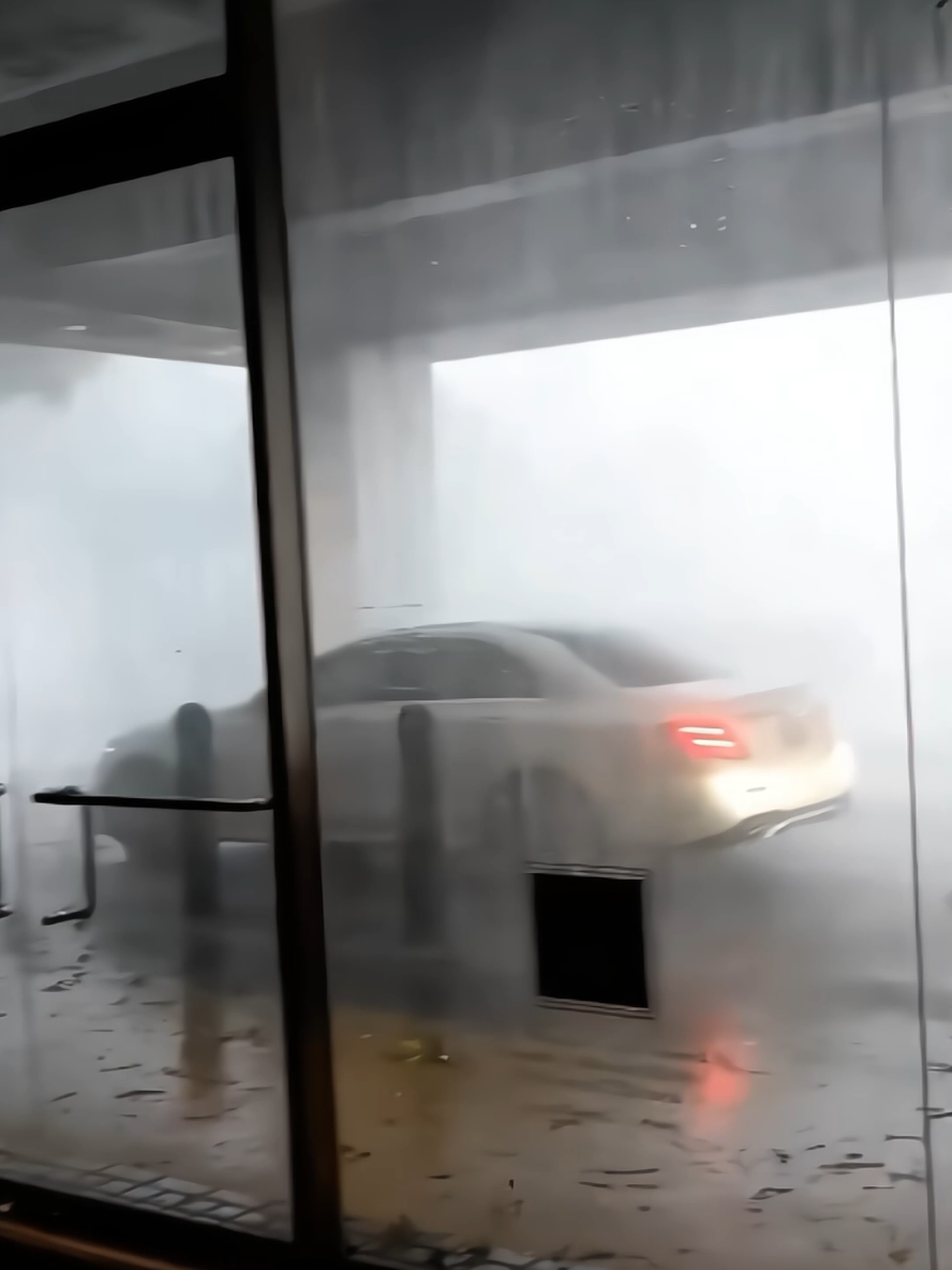 Thunderstorms hitting Dallas, Texas right now 🙏🙏🇺🇲🇺🇲😓😢 #omg #dallastx #dallas #thunderstorm #storm #rain #texas #warning #texascheck 