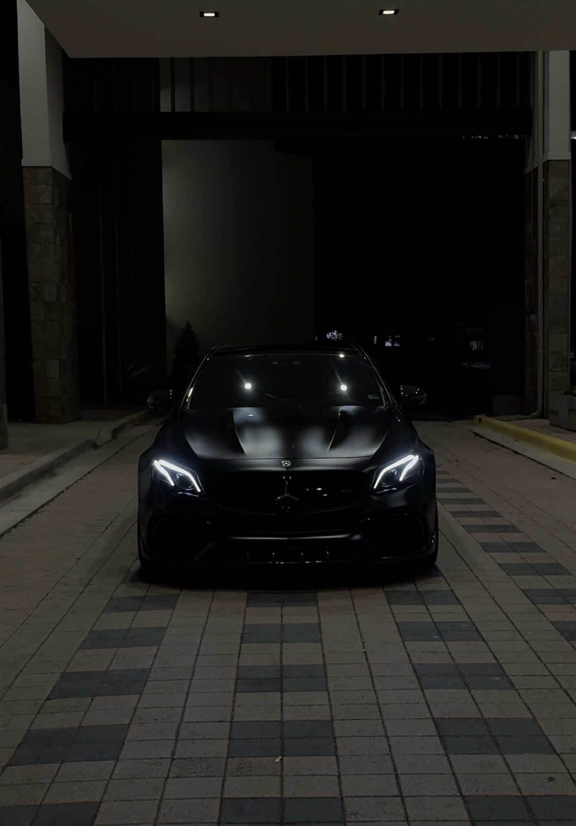 E63s has entered the lobby 🥷🖤 #e63s #amg #mercdes #mercedesbenz #mercedesamg #viral #trending #cartok 