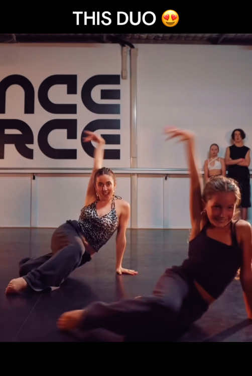 Gianina and Asha Lee hiphop #hiphopdance #hiphopdancer #choreography #gianina #gianinapaolantonio #danceduet #dancepartner #hiphop #onthefloordance #OnTheFloor #jlo #fyp #foryou #viral 