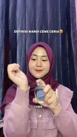 Parfum Basicclub varian La Chloei's ini definisi wangi cewek ceria yang baru selesai mandi dan makan buah segar, karena aromanya fresh banget kombinasi dari fruity dan floral. La Chloei's ini cocok buat kalian yang suka pakai parfum tipe soft dan wanginya nggak neko-neko. Menurut aku kalian sih harus banget ya nyobain parfum yang satu ini🥰✨ . #basicclub #basicclubparfum #parfumbasicclub #parfum #parfumtahanlama #rekomendasiparfum #geamoore 