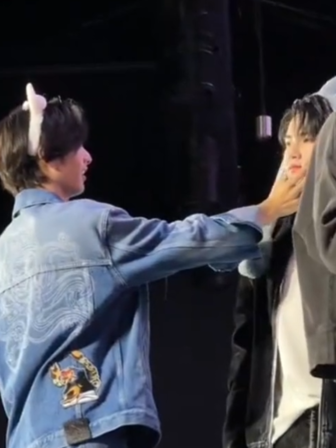 No.1 ของกันและกันมาตลอดนิ #copperdechawat #คอปเปอร์บัส #คอปเปอร์เดชาวัต #phutatchai #ภูเปอร์ #คู่หูเบอร์เกอร์ #เปอร์ภู #เฮียหนู 