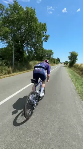 Imagine tu t’envoie à 40 et t’as ce mec #teambornheures #specialized #tarmac #sl7 #sl8 #cadeaux #noel 