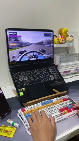 ไปดูหนังแล้วอินเลยโหลดเกม F1 2025 มาเล่น 🏎️💨 #เกมส์ #f1 #คีย์แคป #จัดโต๊ะคอม #จัดโต๊ะคอม 