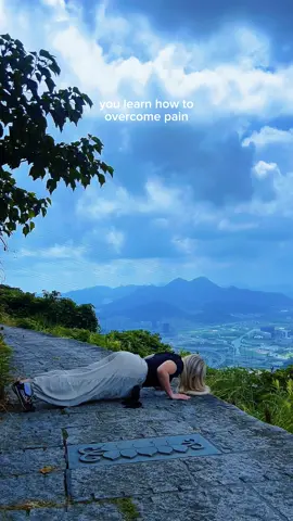 what training with Shaolin monks is really like ⚔️ you learn to overcome pain  #discipline #training #shaolin #kungfu #fitnessmotivation #motivation #pain #Fitness #shaolintraining #martialarts #kungfu  #fitnessjourney  #transformationjourney  #viralvideo #GymTok  #foryou #fyp