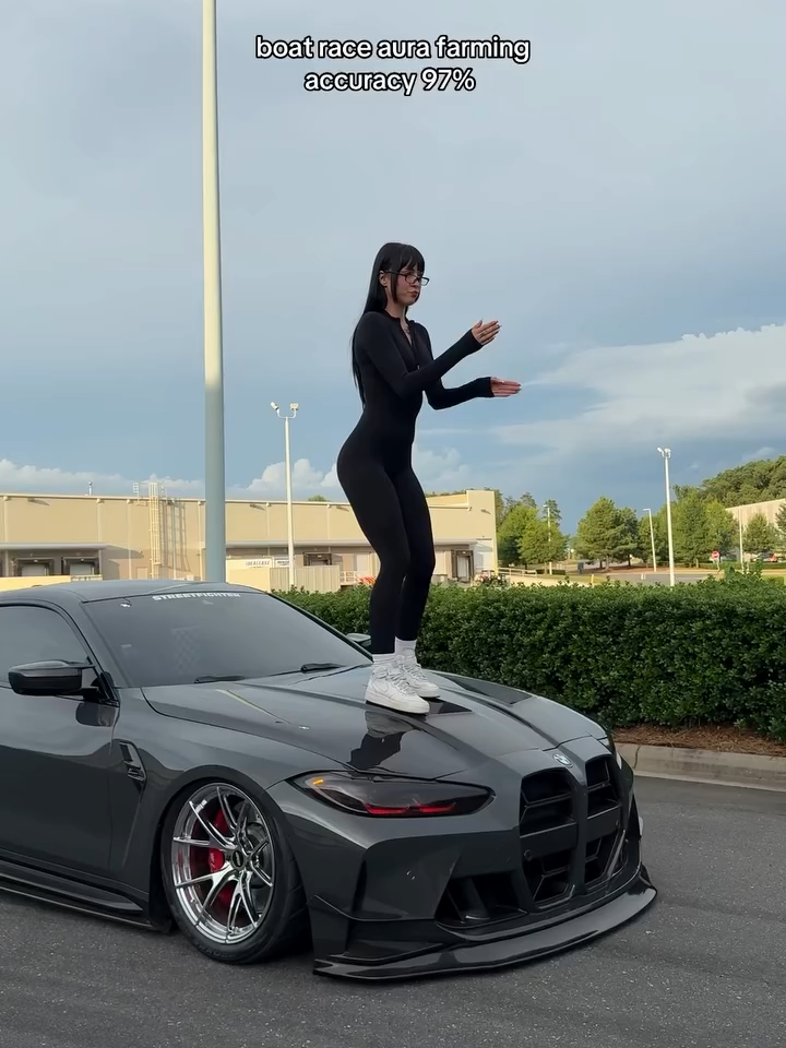 But why she gotta stand on the car for 😭😭 #solanamemecoin #pacujalurkuantansingingi #indonesianboatracing #memecoin #pacujalur #aurafarming #thereaper #boatkid #memes #aura