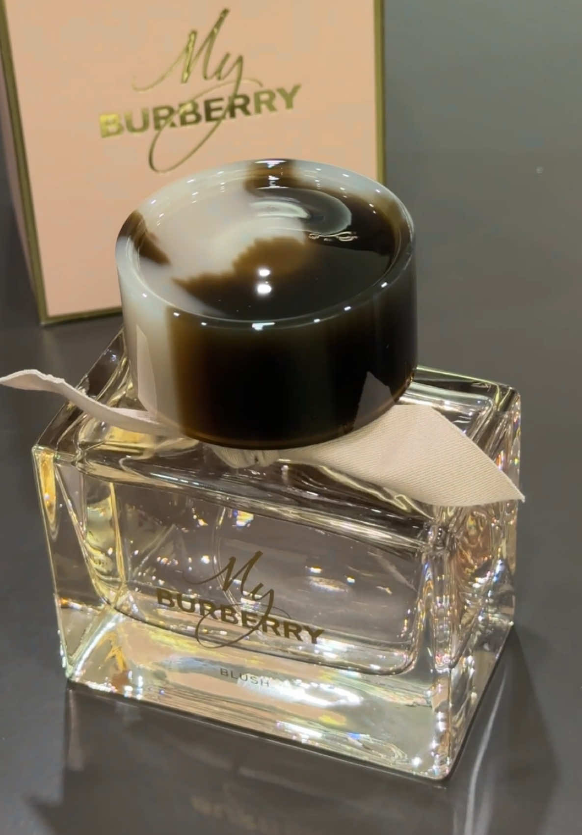 My Burberry Blush gói trọn vẻ đẹp tươi mới và duyên dáng của một buổi sớm mùa xuân. Là một giọt sương trên cánh hồng, một lát táo xanh giòn tan đầy say đắm. 💐 #annora #annoravn #burberry #myburberry #blush #myburberryblush #unboxing #perfume #fragrance #perfumetiktok #asmr #fyp #review #beauty #nuochoa #nuochoachinhhang #nuochoanam #nuochoanu #xuhuongtiktok #viral