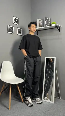 Track Pants Loose fit dari Screamous emng keren dan premium cuy🔥🔥 #celana #trackpants #celanaloosepants #rekomendasicelana #celanapria 