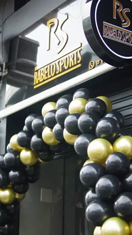 Gratidão define! 🙌❤️ A inauguração da Rabelo Sports foi um sucesso, e tudo isso só foi possível graças a Deus e a cada um de vocês que estiveram presentes, acreditou no nosso projeto e veio prestigiar esse momento tão especial! #inauguracao #loja #camisasdetime #camisas #modamasculina 