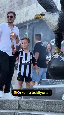 Beşiktaşlı taraftarlar Orkun Kökçü’yü bekliyor 