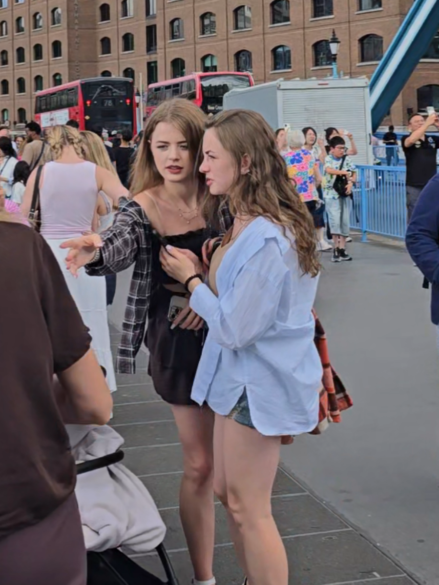 Passport jor kai razai😃 #tiktok #foryou #viralvideo #london #England #towerbridge #atifuk17 