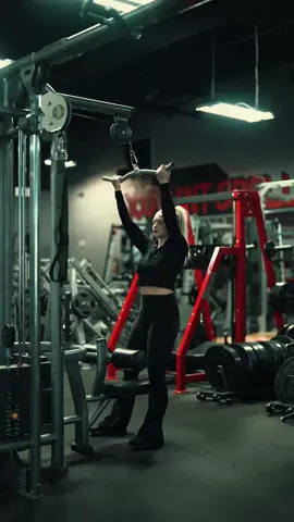 this is a great exercise to target your back & biceps!  outfit is from @Buffbunny Collection | code ‘Miranda’ saves 10%🐰 #workoutvideo #fitgirl #backworkout #Fitness #workouttip #tampa 