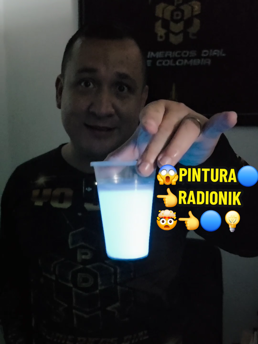 Pintura💡 brilla 🤯 en la oscuridad, tiene dos versiones base agua para arquitectura y solvente para automotriz #paint #pinturaautomotiva #pinturaautomotriz #tuning #blue #color #colors 