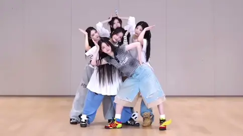 ILLIT - 'jellyous' Dance Practice [MIRRORED] #ILLIT #아일릿 #ILLIT_jellyous ILLIT (아일릿) 'jellyous' Dance Practice Mirrored